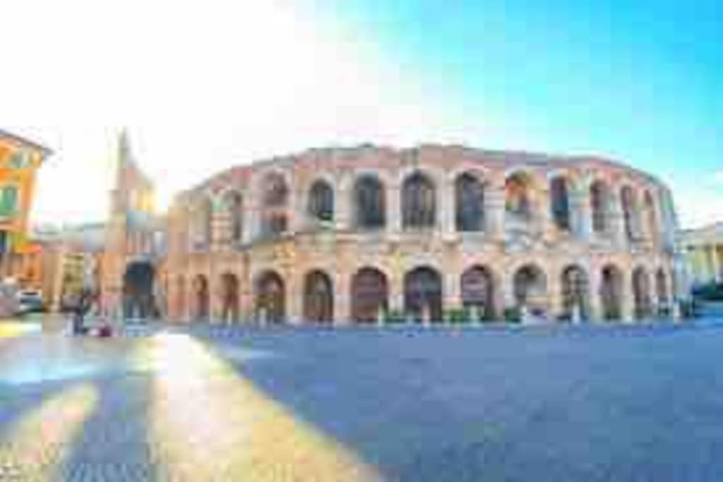 Graziosa Mansarda Centro Verona Exterior foto